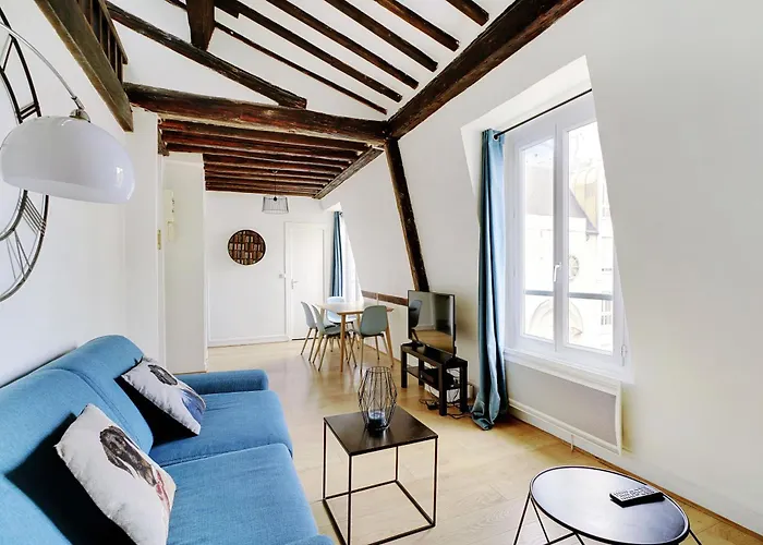 Parisian Charm In The Heart Of The Marais ! *