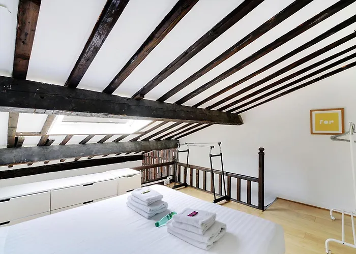 Parisian Charm In The Heart Of The Marais ! *